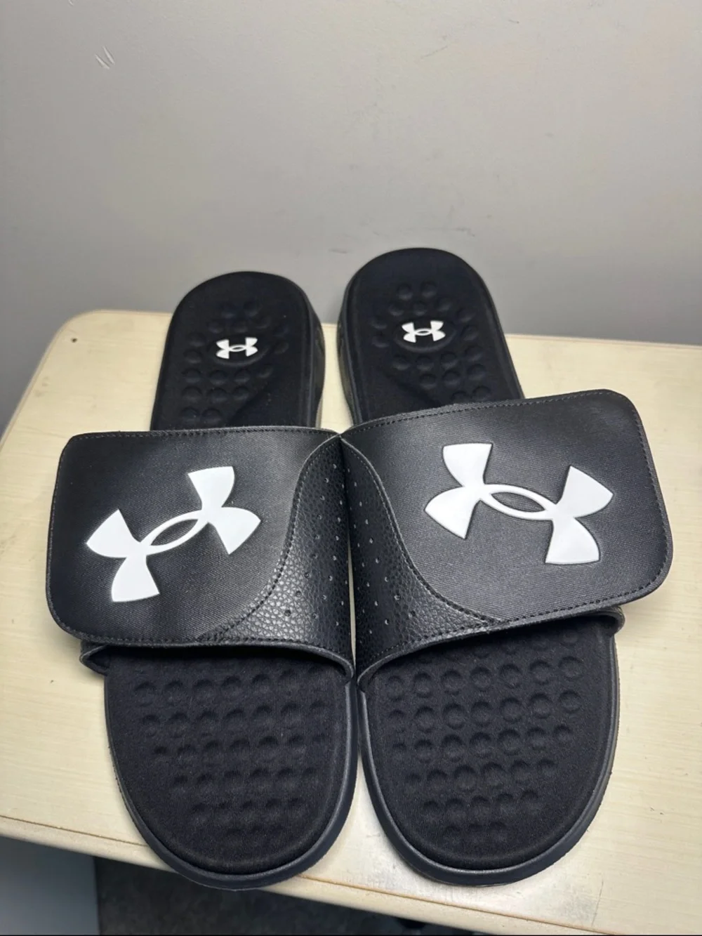 Under Armour Black and White ignite pro Slide rare size 17 Sandals